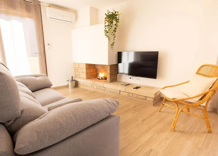 El Sueno Del Buho 3. Chimenea Y Terraza. Beceite